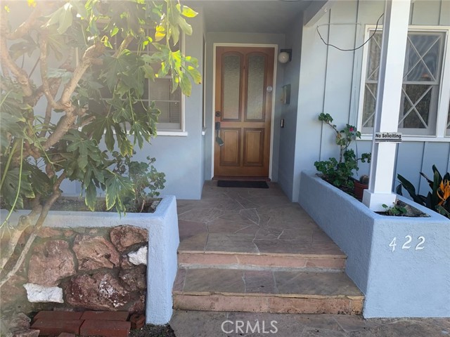 Detail Gallery Image 2 of 23 For 422 Avenue E, Redondo Beach,  CA 90277 - 4 Beds | 2 Baths