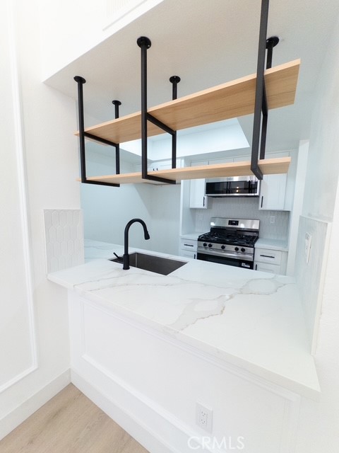 12601 Van Nuys, 209 photo 7