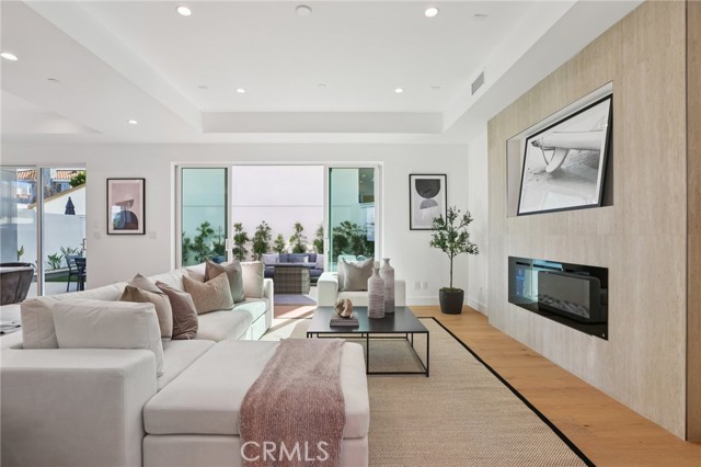 Detail Gallery Image 5 of 52 For 1914 Belmont Ln a,  Redondo Beach,  CA 90278 - 4 Beds | 3/1 Baths