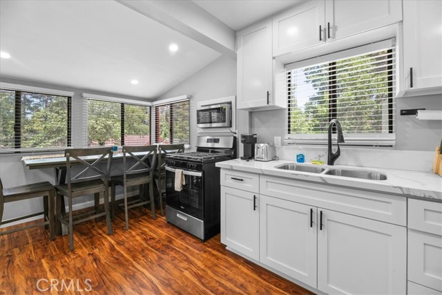 847 Silver Tip Drive, Big Bear Lake CA: https://media.crmls.org/medias/d22dc300-33ec-4e45-9213-a37e8115ef2c.jpg