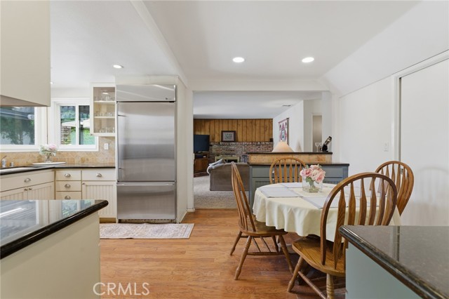 Detail Gallery Image 12 of 42 For 22963 Collins St, Woodland Hills,  CA 91367 - 5 Beds | 3 Baths