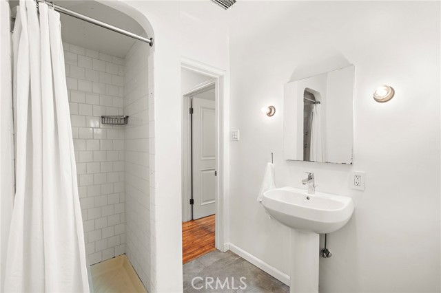 Detail Gallery Image 13 of 20 For 2480 Oregon Avenue, Long Beach,  CA 90806 - 3 Beds | 1 Baths