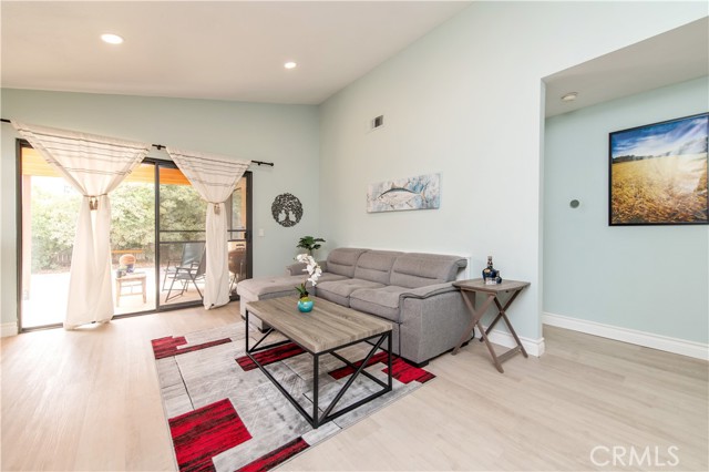 Detail Gallery Image 4 of 19 For 6886 Cabrini Ct, Rancho Cucamonga,  CA 91701 - 3 Beds | 2 Baths