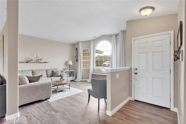 Detail Gallery Image 6 of 69 For 6297 Coleridge, Oak Hills,  CA 92344 - 7 Beds | 4 Baths