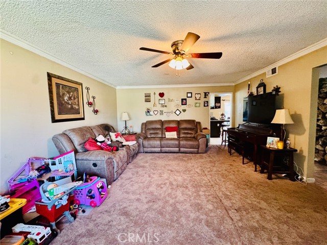 Detail Gallery Image 9 of 32 For 3208 Sunview Dr, Bakersfield,  CA 93306 - 3 Beds | 2 Baths
