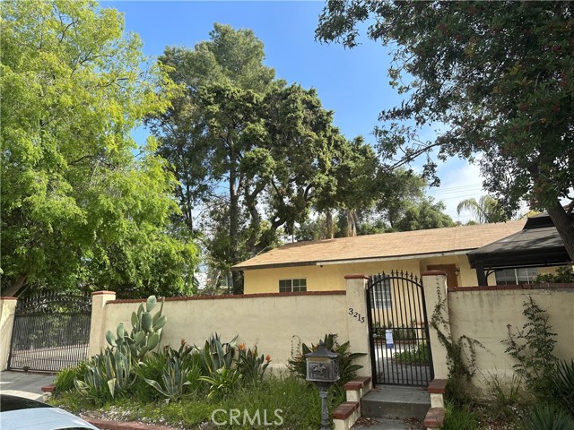 Detail Gallery Image 5 of 8 For 3213 Mills Ave, La Crescenta,  CA 91214 - 1 Beds | 1 Baths