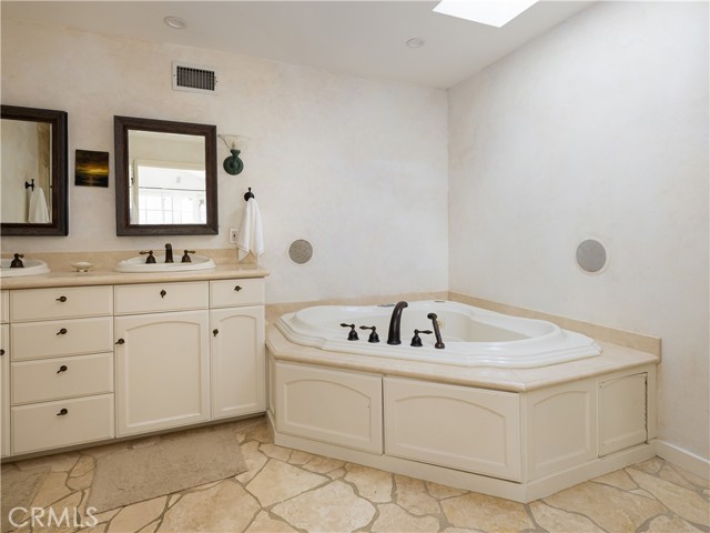 2805 Calle Aventura, Rancho Palos Verdes CA: https://media.crmls.org/medias/d230423c-3c0a-4890-84c8-e1ee3edf32a1.jpg