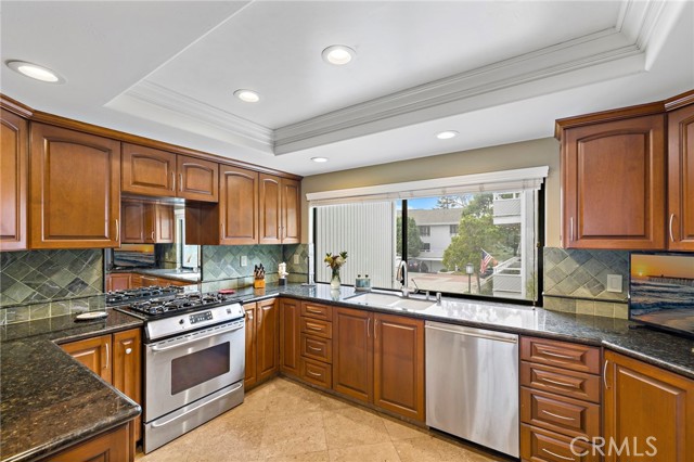 Detail Gallery Image 3 of 22 For 19 Kamalii Ct #257,  Newport Beach,  CA 92663 - 2 Beds | 2/1 Baths