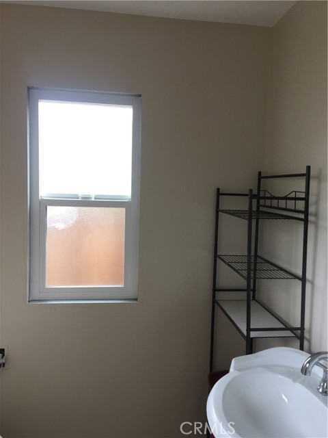 611 S Orange Avenue, Santa Ana CA: https://media.crmls.org/medias/d230e8c6-0553-49b9-b6e1-84d51bb4cde3.jpg