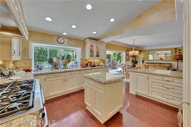 3121 Corte Linda, Newport Beach CA: https://media.crmls.org/medias/d23118a7-1ab0-4986-b721-57e6d476fe67.jpg