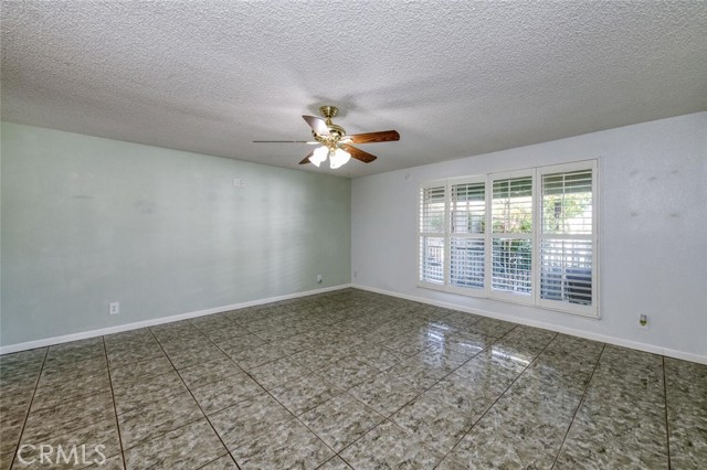 Detail Gallery Image 7 of 38 For 6732 E Harvey, Fresno,  CA 93727 - 3 Beds | 2 Baths