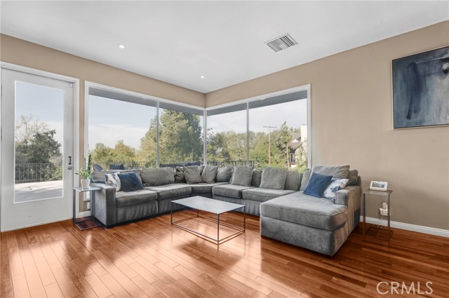 5187 Llano Drive, Woodland Hills CA: https://media.crmls.org/medias/d233feaf-2cf7-46b1-932f-dfd9071048e5.jpg