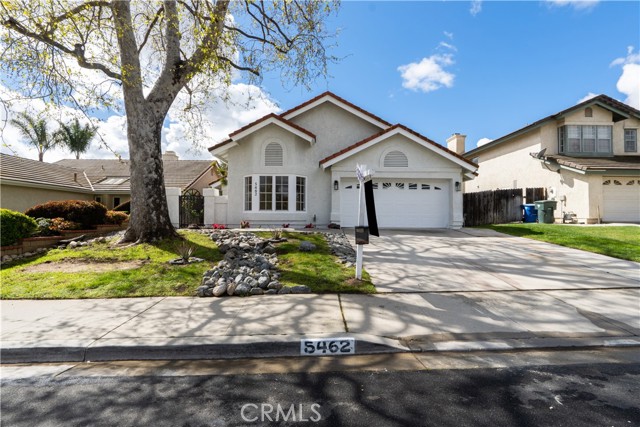 5462 Butterfield Street photo 1