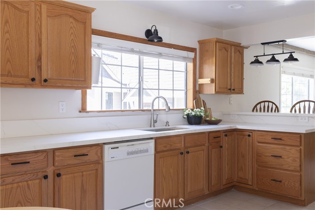 262 State Highway 173, Lake Arrowhead CA: https://media.crmls.org/medias/d2353f62-a7ec-4aa2-8eaf-507ef1a64c41.jpg
