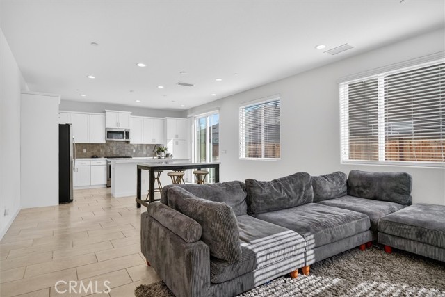 Detail Gallery Image 8 of 32 For 824 Katelyn Ave, Madera,  CA 93636 - 3 Beds | 2/1 Baths