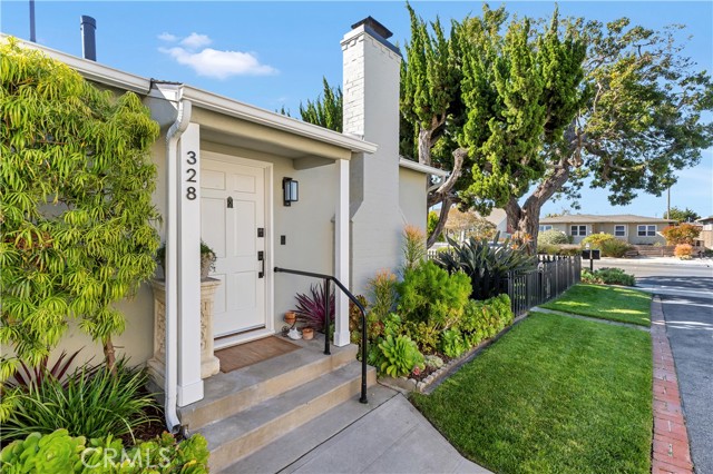 Detail Gallery Image 2 of 22 For 328 Broadway, Costa Mesa,  CA 92627 - 2 Beds | 1 Baths