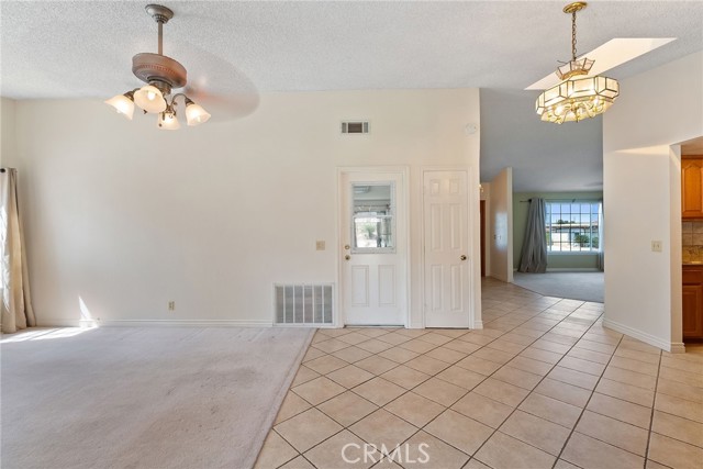 4740 Brookhill Ter, Jurupa Valley CA: https://media.crmls.org/medias/d236e415-75cc-42ed-abc0-009b210e2103.jpg
