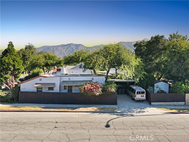 404 N Vinedo Avenue, Pasadena CA: https://media.crmls.org/medias/d236f4b4-ed23-4a79-aac2-ad8ed4cc146e.jpg