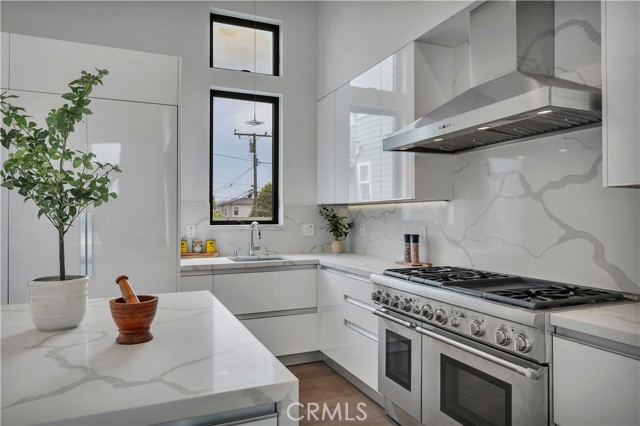 332 Avenue E, Redondo Beach, California 90277, 5 Bedrooms Bedrooms, ,6 BathroomsBathrooms,Residential,For Sale,Avenue E,SB26070979
