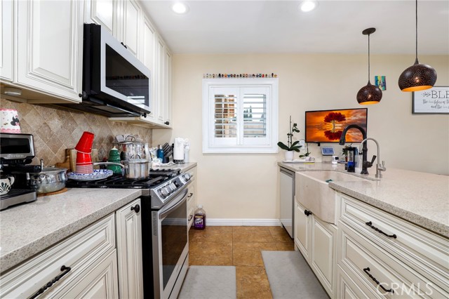 Detail Gallery Image 8 of 23 For 38841 Foxholm Dr, Palmdale,  CA 93551 - 3 Beds | 2 Baths