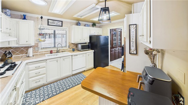 Detail Gallery Image 3 of 9 For 1417 Village St, Redlands,  CA 92374 - 2 Beds | 2 Baths