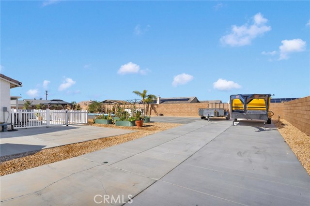 21152 Reliance, Apple Valley CA: https://media.crmls.org/medias/d238cd20-389b-4e13-8001-0c8ac80aca99.jpg