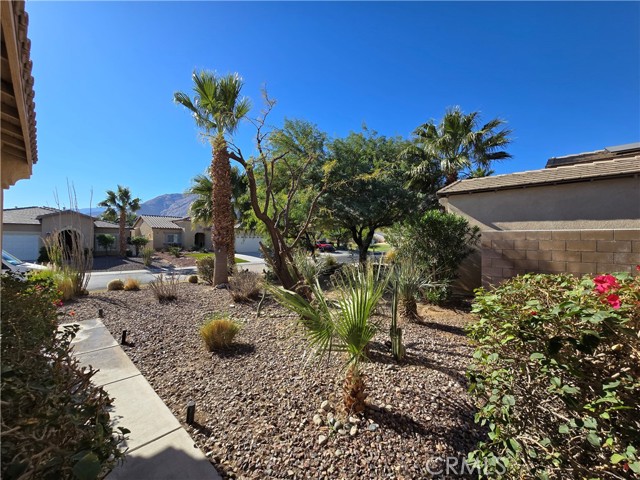 Detail Gallery Image 2 of 23 For 736 Summit Dr, Palm Springs,  CA 92262 - 3 Beds | 2 Baths