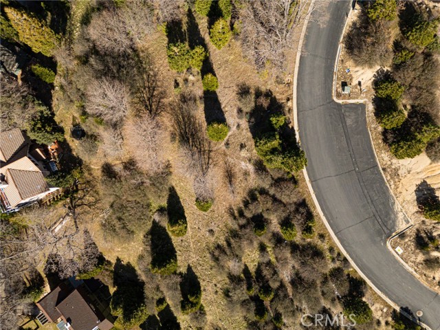 Detail Gallery Image 6 of 19 For 137 Mill Pond, Lake Arrowhead,  CA 92352 - – Beds | – Baths