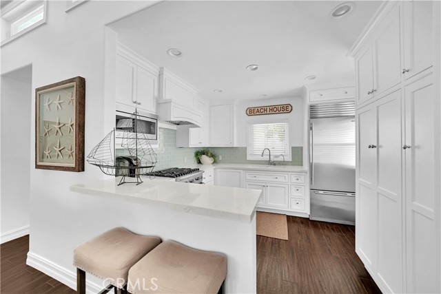 Detail Gallery Image 15 of 25 For 2027 Miramar Dr, Newport Beach,  CA 92661 - 2 Beds | 1/1 Baths