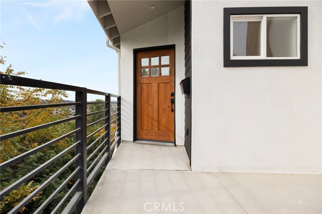 Detail Gallery Image 3 of 33 For 2385 Yorkshire Dr, Los Angeles,  CA 90065 - 3 Beds | 2/1 Baths