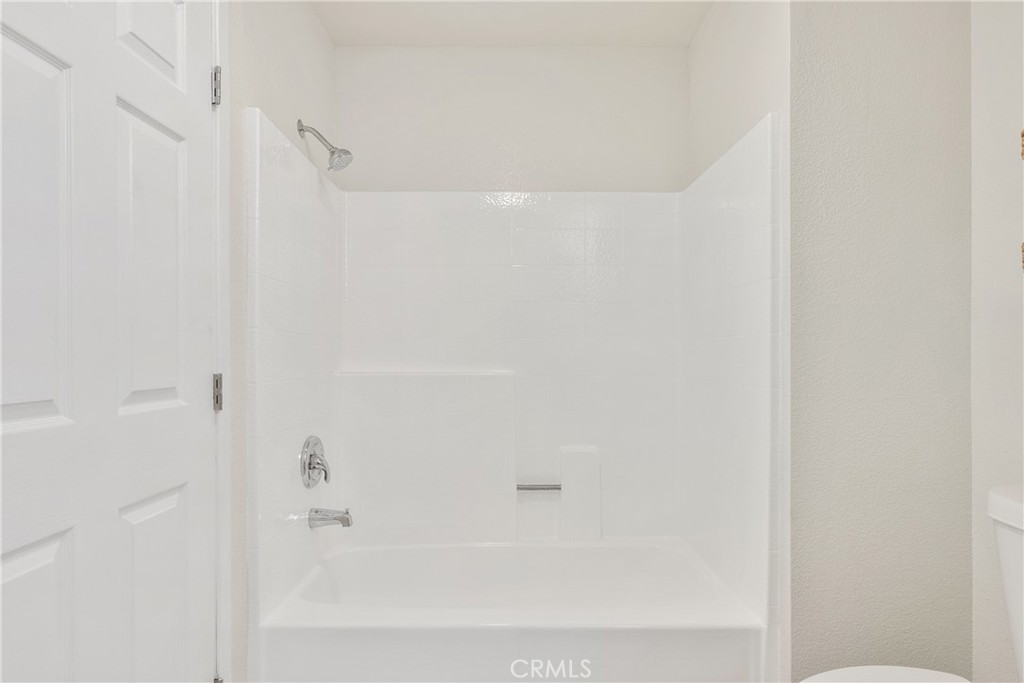 https://media.crmls.org/medias/d23c2a98-1796-4f97-b997-a3dffb9fdd10.jpg?preset=X-Large