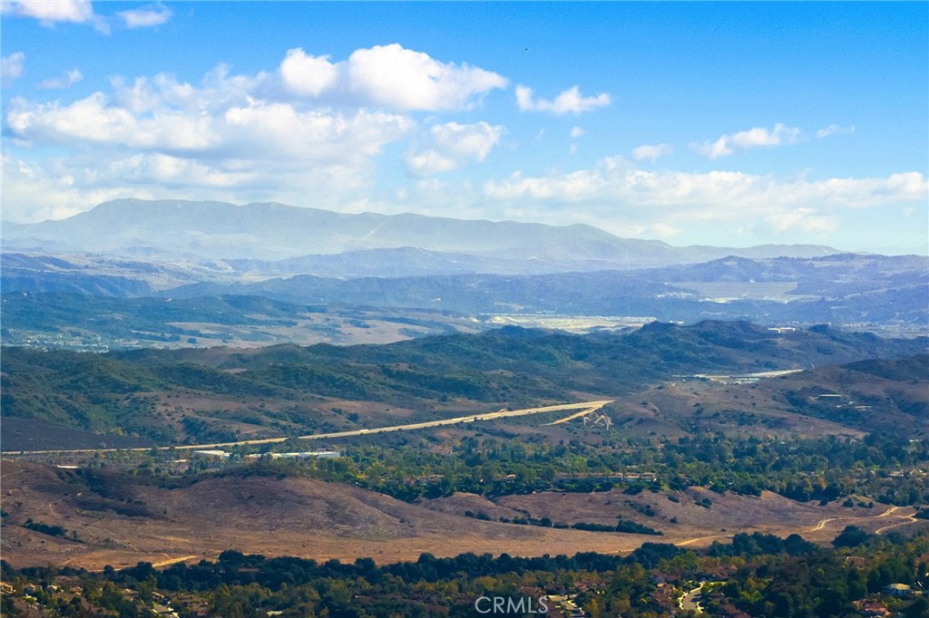 https://media.crmls.org/medias/d23c2dc5-5465-4872-911f-c5e8b59c77ae.jpg?preset=X-Large