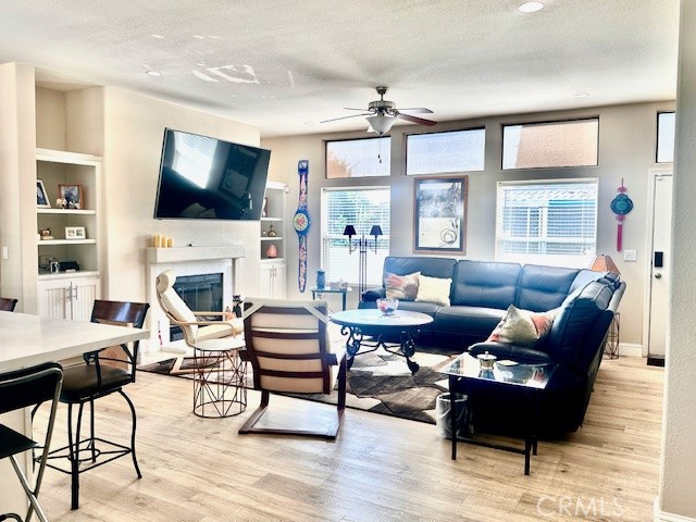 8901 Eton Avenue, Canoga Park CA: https://media.crmls.org/medias/d23c3220-61e1-4724-9845-5c0da1086791.jpg