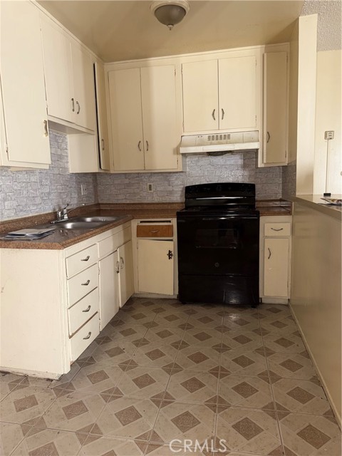 Detail Gallery Image 7 of 10 For 13050 Dronfield #9, Sylmar,  CA 91342 - 1 Beds | 1 Baths