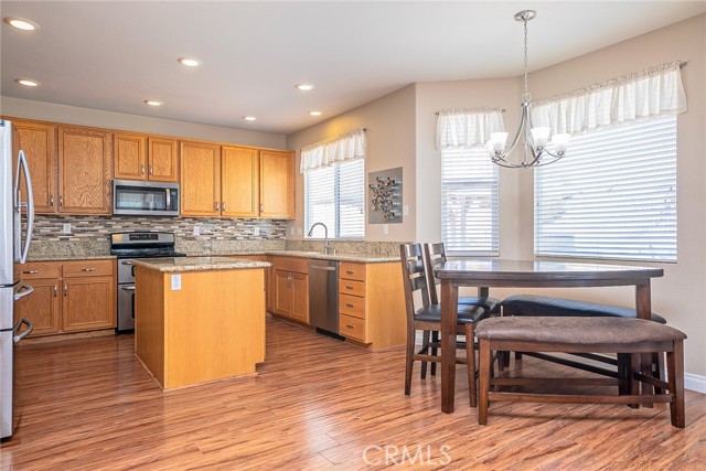 Detail Gallery Image 2 of 59 For 3296 Greystone Rd, San Bernardino,  CA 92407 - 6 Beds | 3 Baths