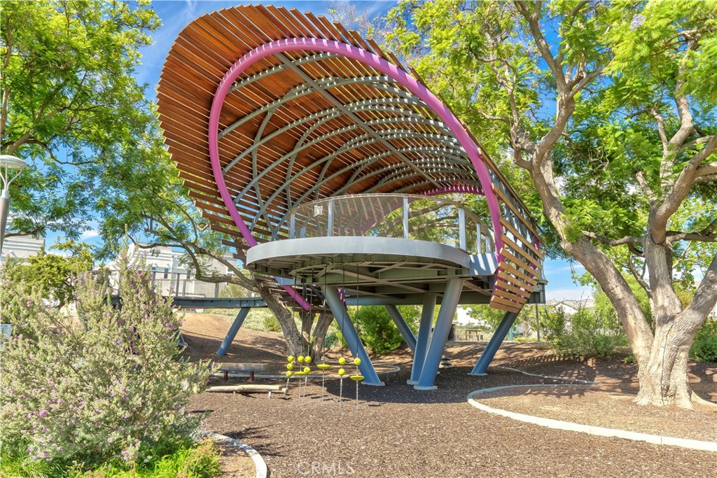 https://media.crmls.org/medias/d23d21c9-b51e-4ab3-a386-2ce2becd3851.jpg?preset=X-Large