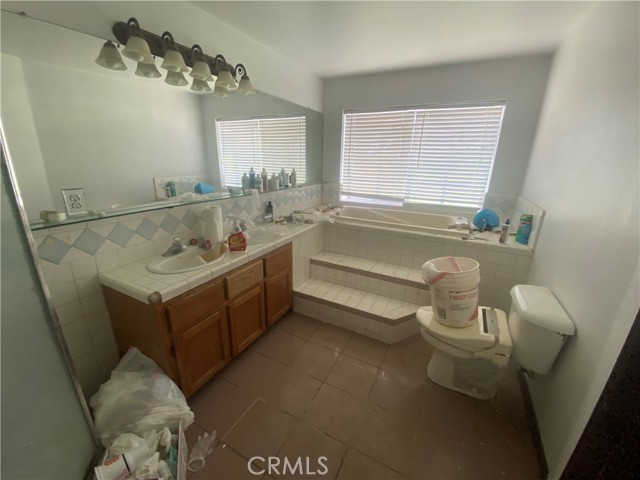 Detail Gallery Image 11 of 27 For 17396 Meadow View, Hidden Valley Lake,  CA 95467 - 4 Beds | 4 Baths