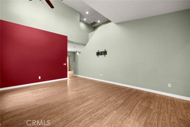 28335 Sycamore Drive, Saugus CA: https://media.crmls.org/medias/d23e66d4-db46-4c23-9bfc-abcf838732ea.jpg