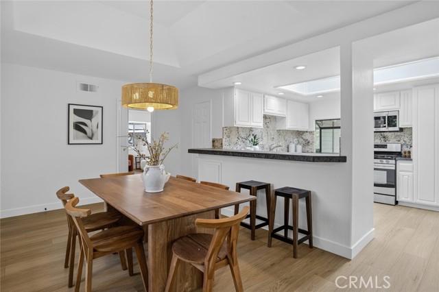 983 Oak Street, Costa Mesa CA: https://media.crmls.org/medias/d23f4e78-2481-4b8b-b1a3-841b97f05d16.jpg
