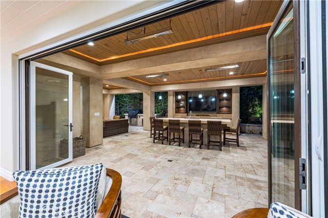 6561 Horseshoe Lane, Huntington Beach CA: https://media.crmls.org/medias/d23fa1d7-1ac3-48a4-ada5-ab08d744d367.jpg