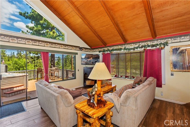 Detail Gallery Image 10 of 32 For 646 Spruce Rd, Big Bear Lake,  CA 92315 - 5 Beds | 5 Baths