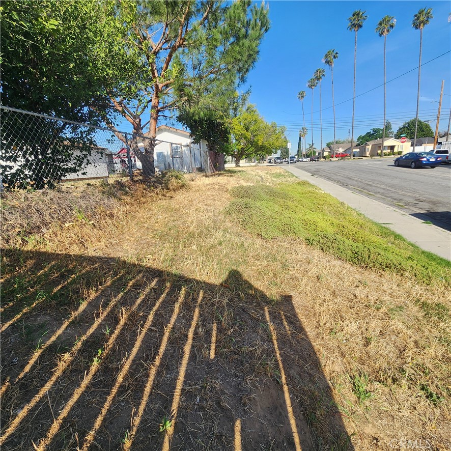 https://media.crmls.org/medias/d240641c-b122-4383-b09d-c06d86e3b203.jpg?preset=X-Large