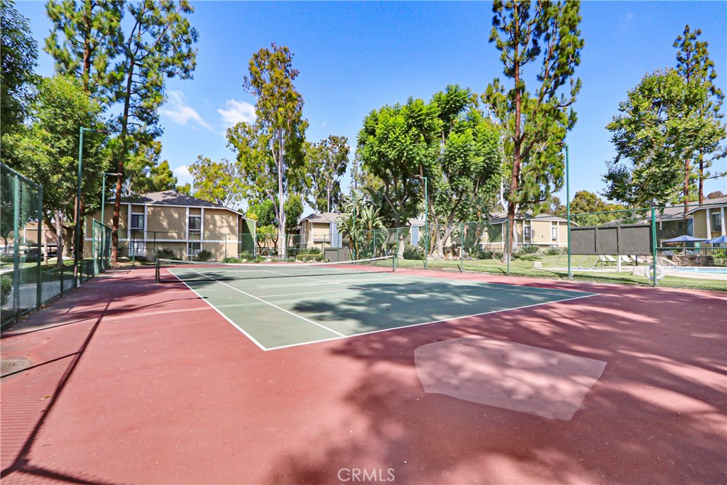 https://media.crmls.org/medias/d240c74a-b495-447a-acb5-af3230a3fba1.jpg?preset=X-Large