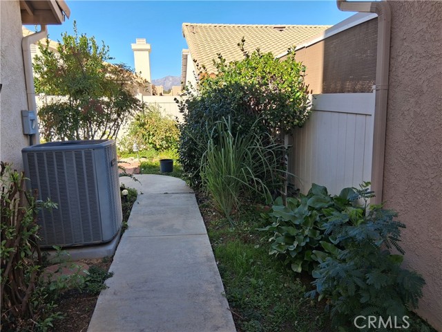6353 Colonial, Banning CA: https://media.crmls.org/medias/d240dbb5-f820-4c4e-a2ed-6e33cffd8cfa.jpg