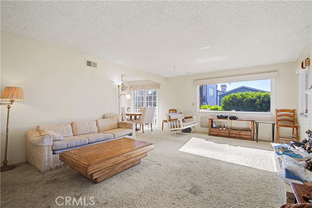 Detail Gallery Image 2 of 36 For 628 13th, Manhattan Beach,  CA 90266 - 3 Beds | 2 Baths