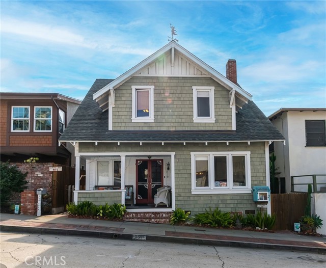 Detail Gallery Image 3 of 39 For 220 29th St, Hermosa Beach,  CA 90254 - 4 Beds | 2 Baths