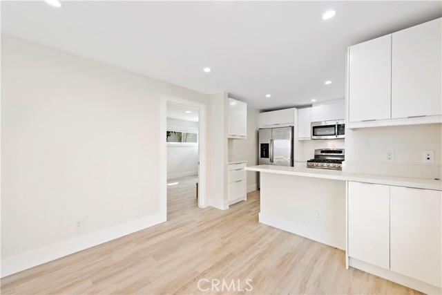 827 Cliff Drive, Laguna Beach CA: https://media.crmls.org/medias/d24208f6-1a55-48bf-a66d-dcdb42bc1d6f.jpg