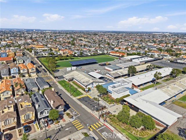 Detail Gallery Image 62 of 67 For 1745 Spreckels Ln, Redondo Beach,  CA 90278 - 3 Beds | 4/1 Baths