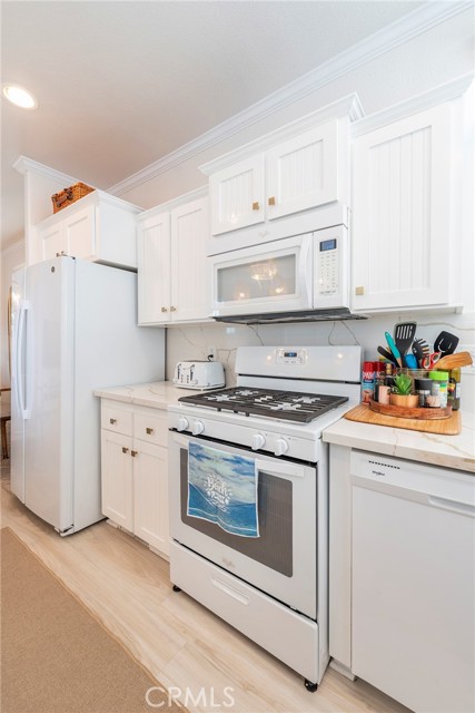 Detail Gallery Image 10 of 54 For 21851 Newland St #159,  Huntington Beach,  CA 92646 - 3 Beds | 2 Baths