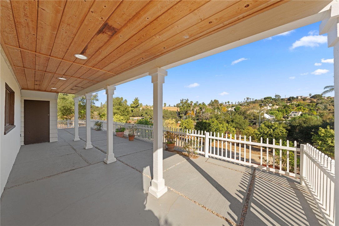 Detail Gallery Image 13 of 58 For 2401 Sunset Dr, Escondido,  CA 92025 - 4 Beds | 2 Baths